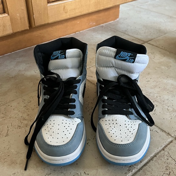 Jordan 1 Retro High UNC Blue - Picture 3 of 4